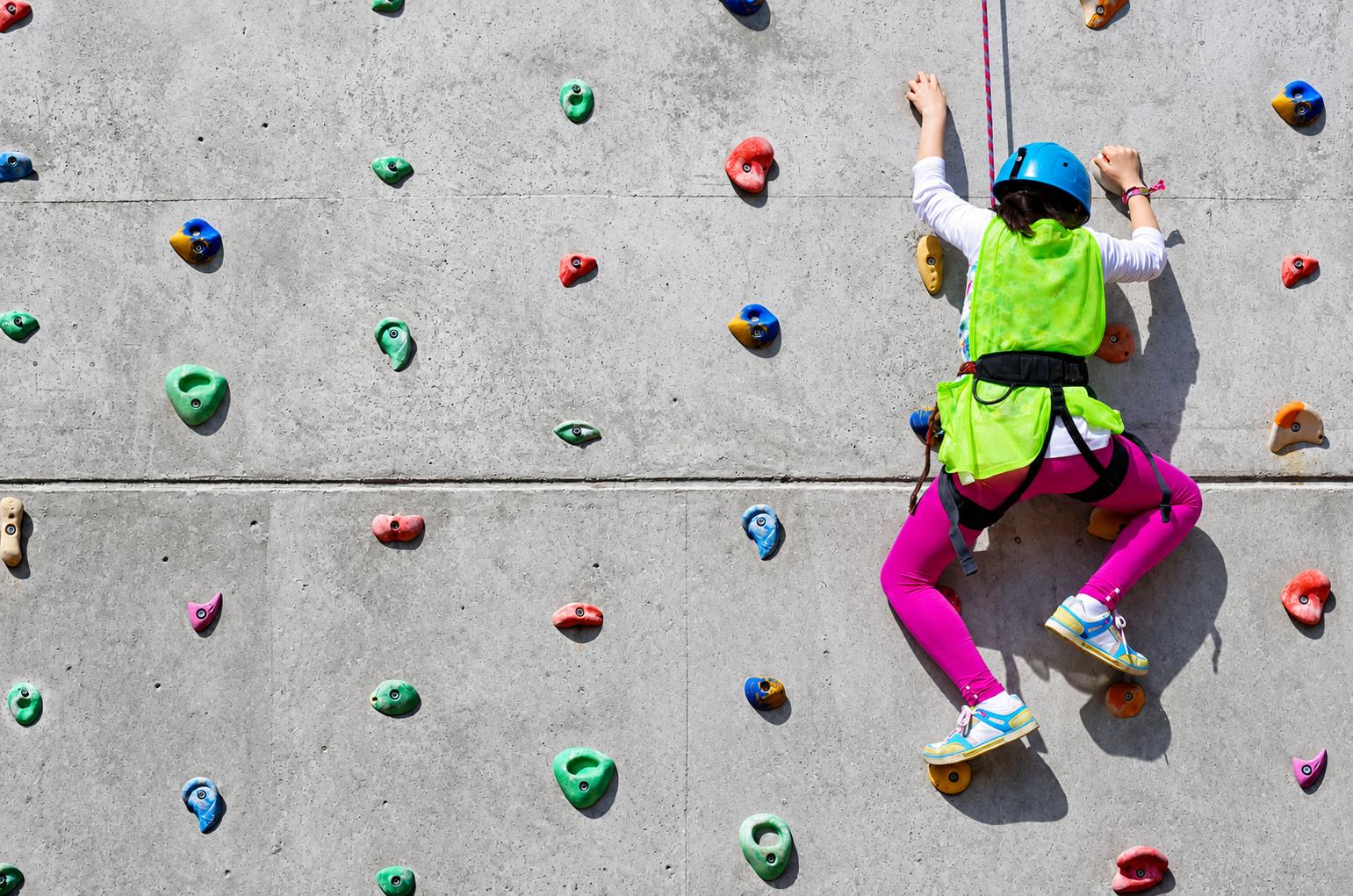 Rock climbing wall at Shapoorji Pallonji BKC 9, Bandra East